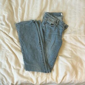 light wash lowrise jeans from tillys! size 25